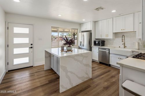 8022 E Columbus Ave, Scottsdale, AZ, 85251-4810 | Card Image