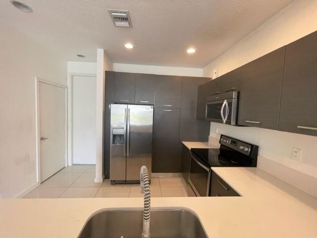 3515 Nw 13 Th St, Townhouse with 3 bedrooms, 3 bathrooms and null parking in Lauderhill FL | Image 5