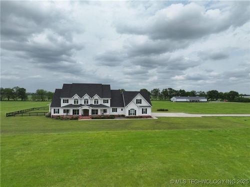 10646 N Highway 43, Maysville, AR, 72747-8815 | Card Image