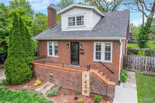 7439 Wellington Ave, University City, MO, 63130-1724 | Card Image