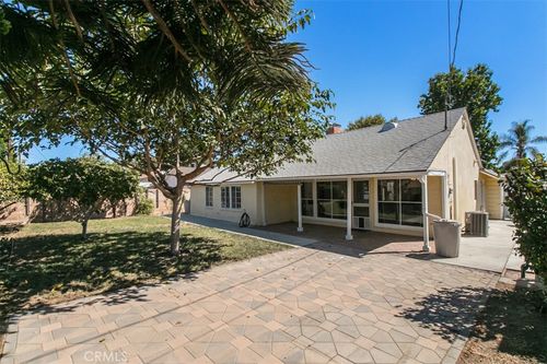 7931 Lasaine Ave, Northridge, CA, 91325-4435 | Card Image