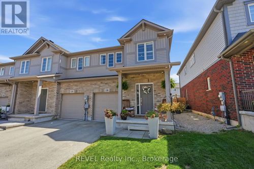 136 Acacia Road, Pelham (Fonthill), ON, L0S1E6 | Card Image