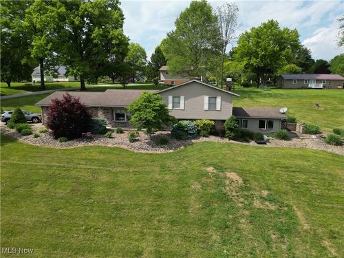 61426 Stillmeadow Ln, New Concord, OH, 43762-9586 | Card Image