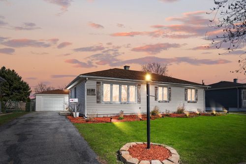 8143 Grace St, Highland, IN, 46322-1329 | Card Image