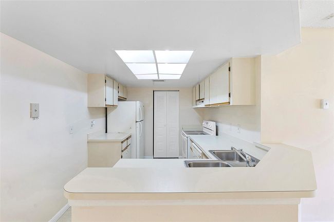 APT-1513 - 9188 W Atlantic Blvd, Condo with 3 bedrooms, 2 bathrooms and null parking in Coral Springs FL | Image 4