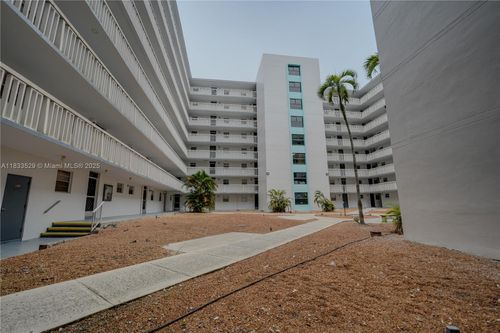apt-410-15600 Nw 7th Ave, Miami, FL, 33169-6226 | Card Image