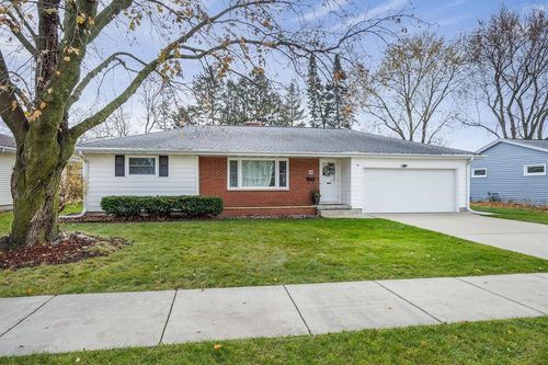 143 E Kohler Street, Sun Prairie, WI, 53590 | Card Image