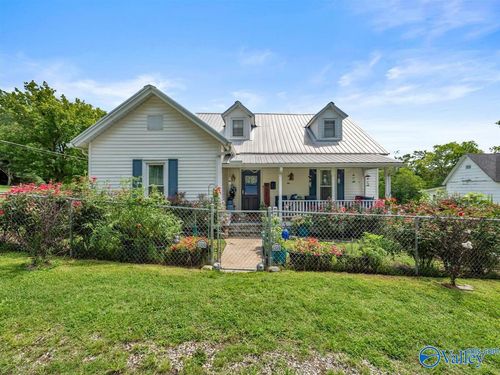 205 Mountain St, Stevenson, AL, 35772-3571 | Card Image