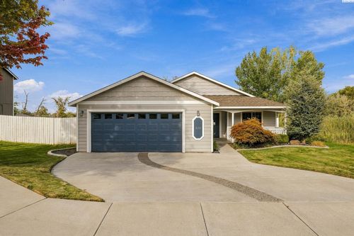 438 Charbonneau Dr, Richland, WA, 99352-8677 | Card Image