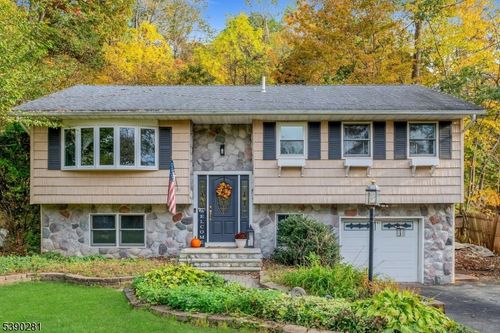 3 Knute Dr, Byram Twp, NJ, 07821-3912 | Card Image