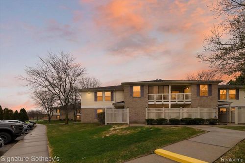 61031 Greenwood Dr, South Lyon, MI, 48178-1721 | Card Image