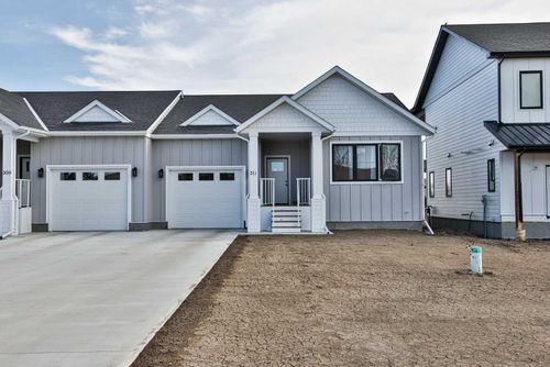 311 S 100 St W, Raymond, AB, T0K | Card Image