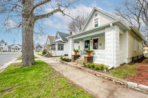 813 Michigan Ave, Saint Joseph, MI, 49085-1516 | Card Image