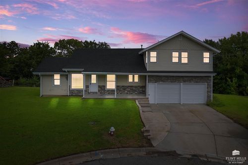 904 Lakeside Dr, Wakefield, KS, 67487-9722 | Card Image