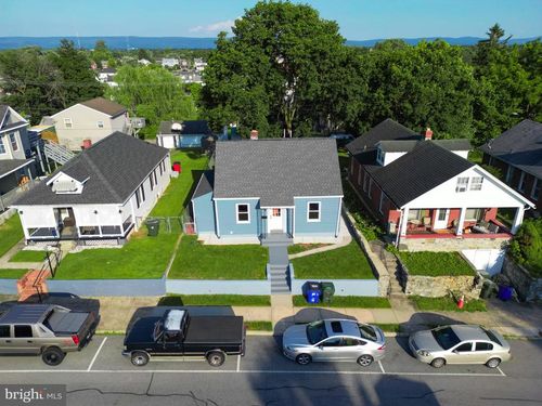 842 Guilford Ave, HAGERSTOWN, MD, 21740-6311 | Card Image