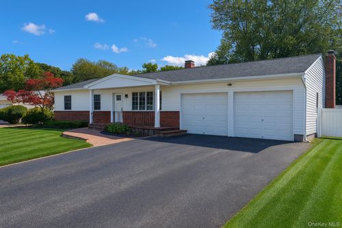 20 Wilson St, Port Jefferson Station, NY, 11776-3849 | Card Image