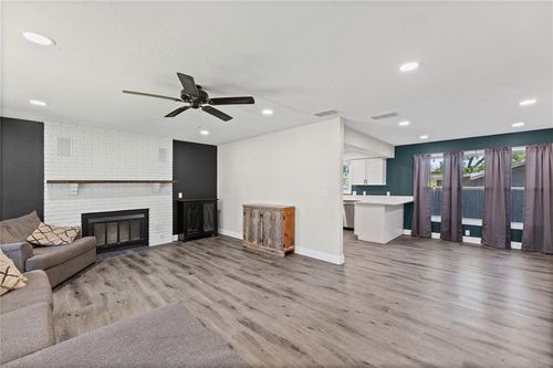 123 W Douglas St, Iola, KS, 66749-2361 | Card Image