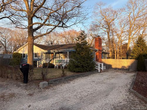 18 Tyte Dr, Riverhead, NY, 11901-2332 | Card Image