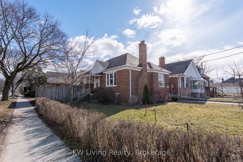 5 Plains Rd, East York, ON, M4J2P7 | Card Image