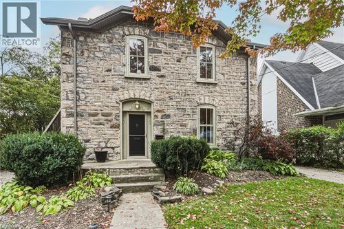 75 Pollock Ave, Cambridge, ON, N1R2B4 | Card Image