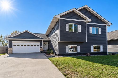 109 Cougar Dr, Mankato, MN, 56001-8655 | Card Image