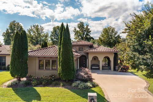 9 Pacifico Dr, Asheville, NC, 28806-8203 | Card Image