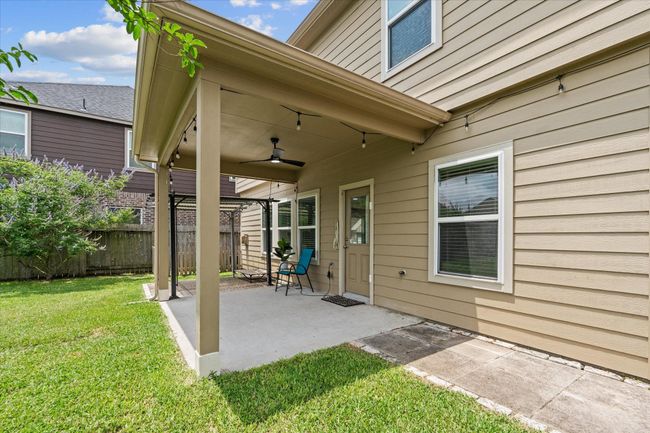 Covered back patio, perfect for entertaining! | Image 29