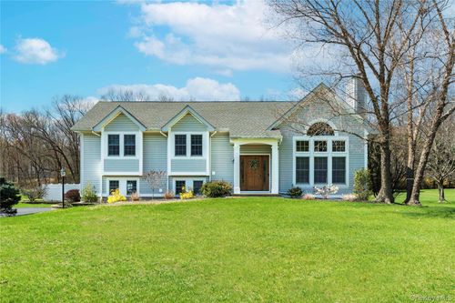 30 Huckleberry Ln, East Fishkill, NY, 12533-5369 | Card Image