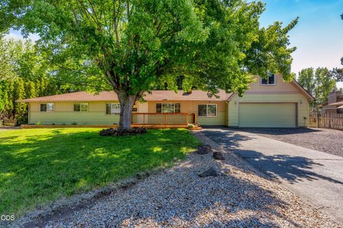 1730 Sw Canyon Dr, Redmond, OR, 97756-3218 | Card Image