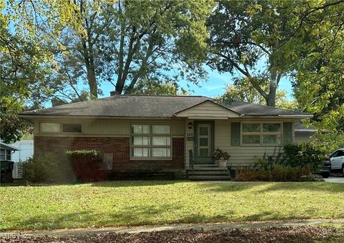 2471 19th St, Cuyahoga Falls, OH, 44223-1555 | Card Image