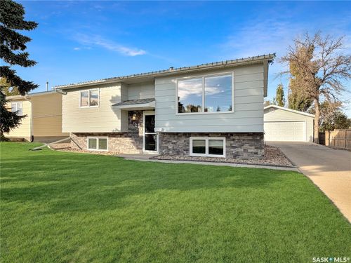 23 Weaver Crescent, Swift Current, SK, S9H4B8 | Card Image