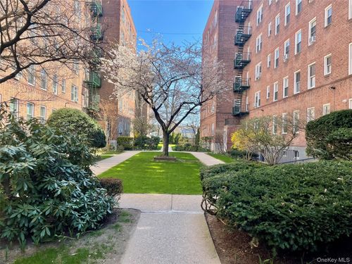 apt-6c-32 Cathedral Ave, Hempstead, NY, 11550-2020 | Card Image