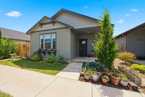 2576 Nw Teak Place, Redmond, OR, 97756 | Card Image