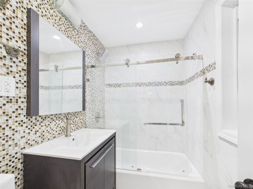 fl-2nd-2516 Curtis St, East Elmhurst, NY, 11369-1633 | Card Image