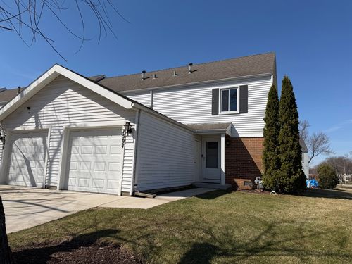 7594 Sarson Way, Hanover Park, IL, 60133-2748 | Card Image