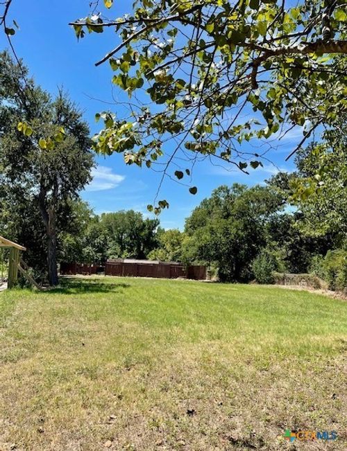 505 E 4th St, Cameron, TX, 76520-2803 | Card Image
