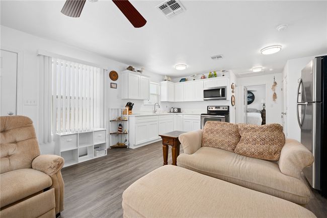 326 E 10 Th St, House other with 1 bedrooms, 2 bathrooms and null parking in Rockport TX | Image 14