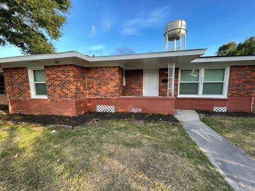 610 Garrett St, Liberty, TX, 77575-5512 | Card Image