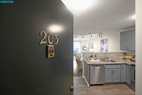 apt-203-2901 Macarthur Blvd, Oakland, CA, 94602-3287 | Card Image