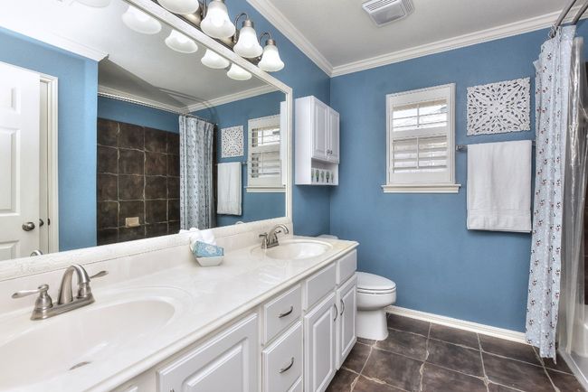 Bathroom #2 up with double vanity | Image 28