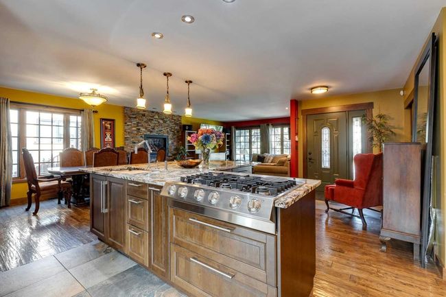 70 Mayfair Rd Sw, House detached with 3 bedrooms, 4 bathrooms and 3 parking in Calgary AB | Image 9