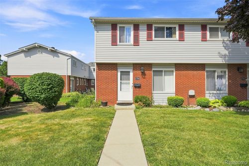 27766 Eastwick Sq, Roseville, MI, 48066-4809 | Card Image