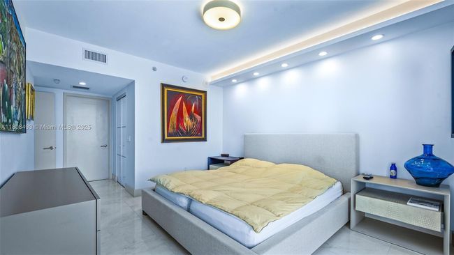 APT-2911 - 185 Sw 7 Th St, Condo with 3 bedrooms, 3 bathrooms and null parking in Miami FL | Image 17