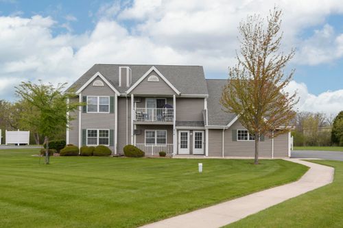 214 Minz Park Cir, West Bend, WI, 53095-5716 | Card Image