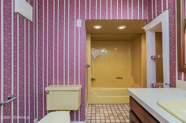 47 Knoll Ct, Condo with 2 bedrooms, 2 bathrooms and null parking in Matawan NJ | Image 24