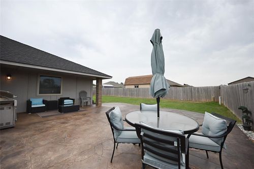 911 Sleepy Hollow Blvd, Chickasha, OK, 73018-7832 | Card Image