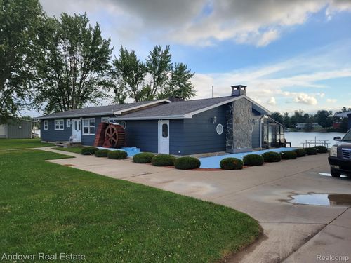 4324 Oak Glen Dr, Camden, MI, 49232-9766 | Card Image