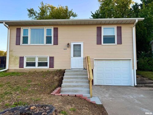 1229 13th Ave N, Clinton, IA, 52732-3349 | Card Image