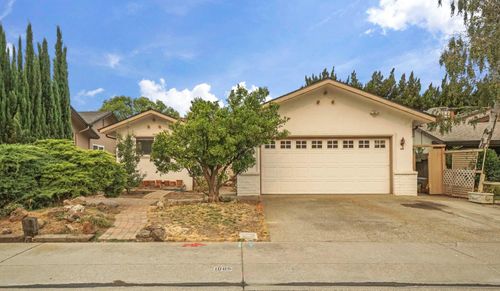 1005 Dover Dr, Lodi, CA, 95242-3812 | Card Image
