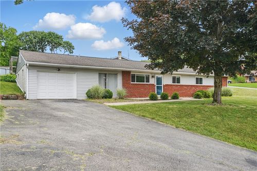 218 Longview Dr, Irwin, PA, 15642-4720 | Card Image